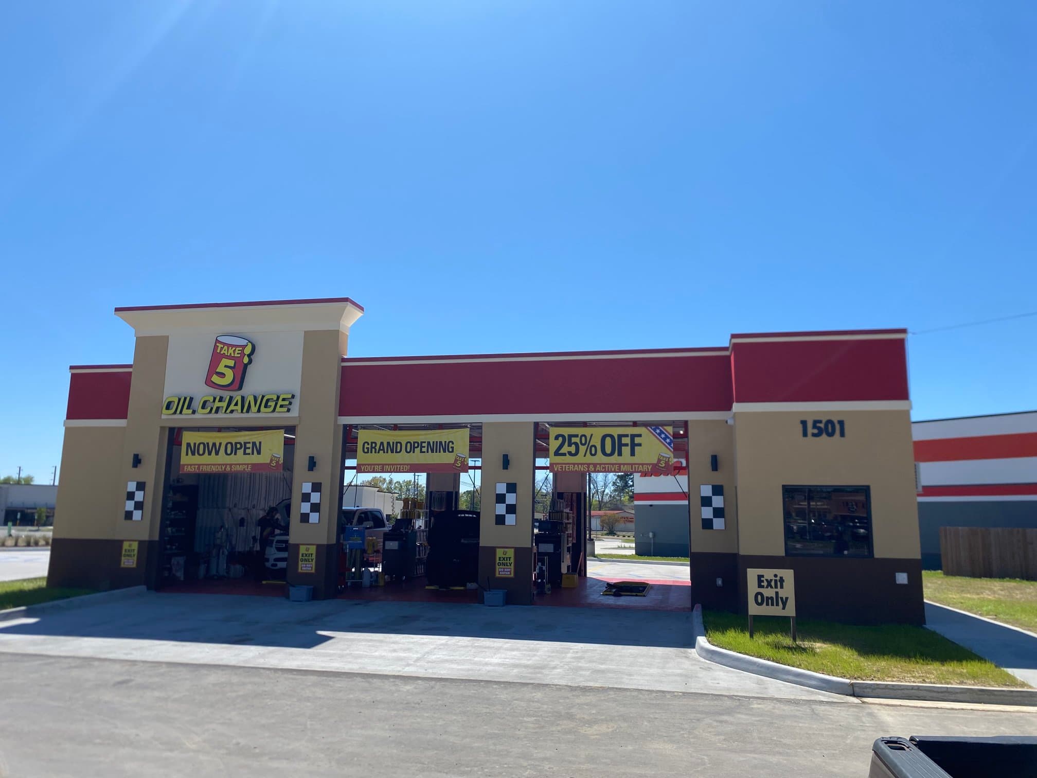 New Take 5 Oil Change in Gonzales